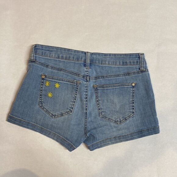 Altar’d State Embroidered Jean Shorts - Size 26(3) - Picture 2 of 10